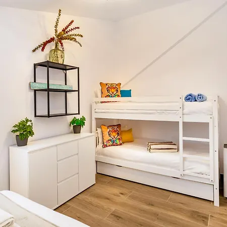 Casa de Férias Casa Boss Modern With Pool And Air Conditioning *