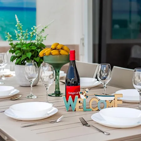 Casa de Férias Casa Boss Modern With Pool And Air Conditioning